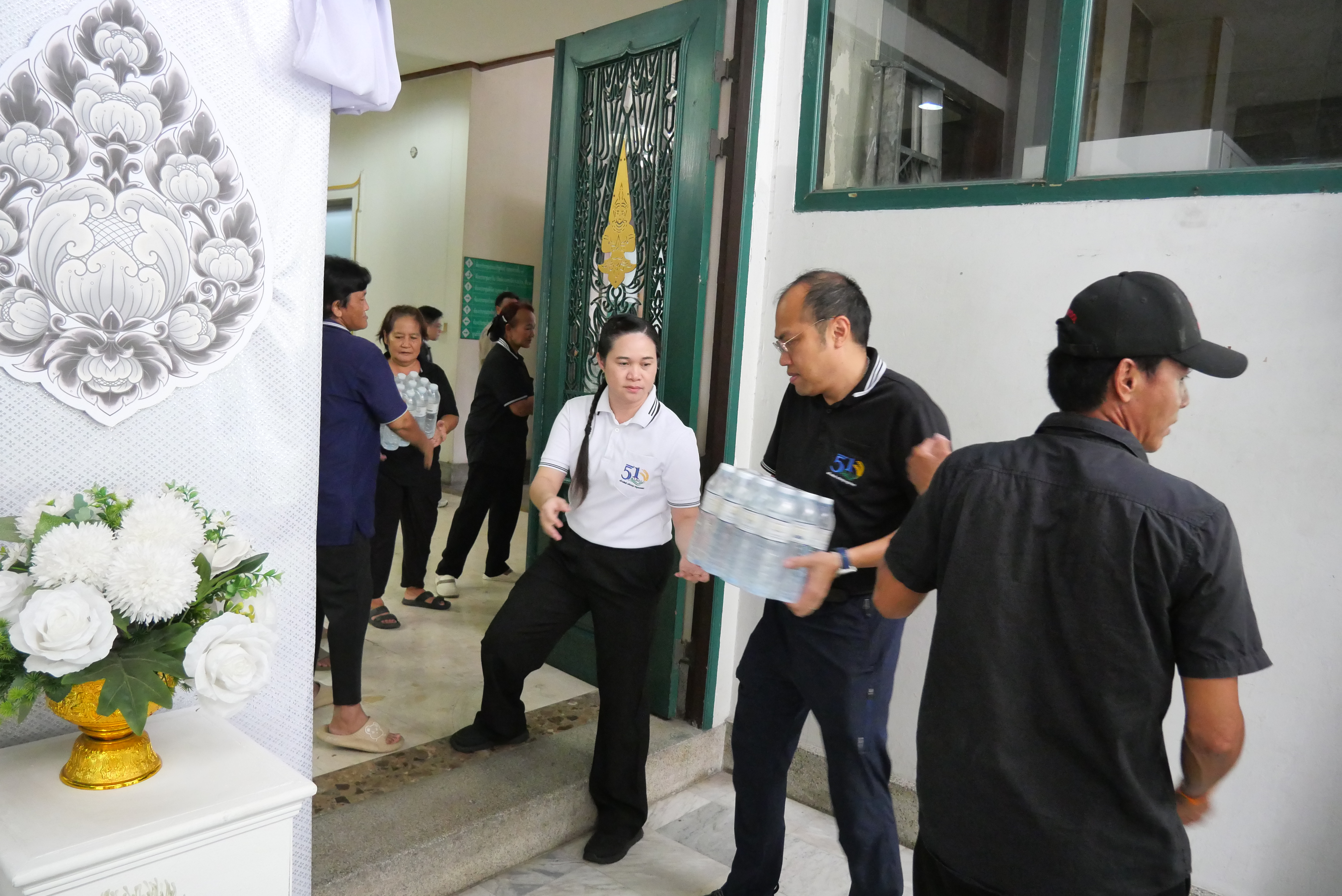 title - ส.ป.ก. ขอขอบคุณ กรมชลประทาน ที่มอบน้ำดื่มจำนวน 3,600 ขวด เพื่อสนับสนุนการนำไปช่วยเหลือผู้ประสบอุทกภัย